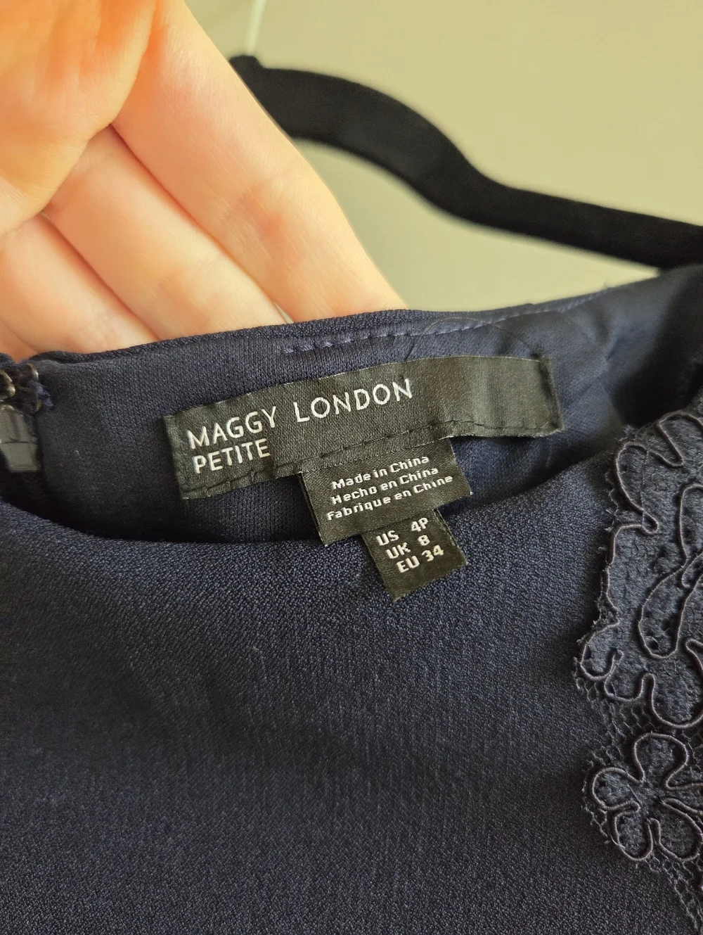 Maggy London Petite Lace Cap Sleeve Sheath Dress In‎ Navy Size 4P